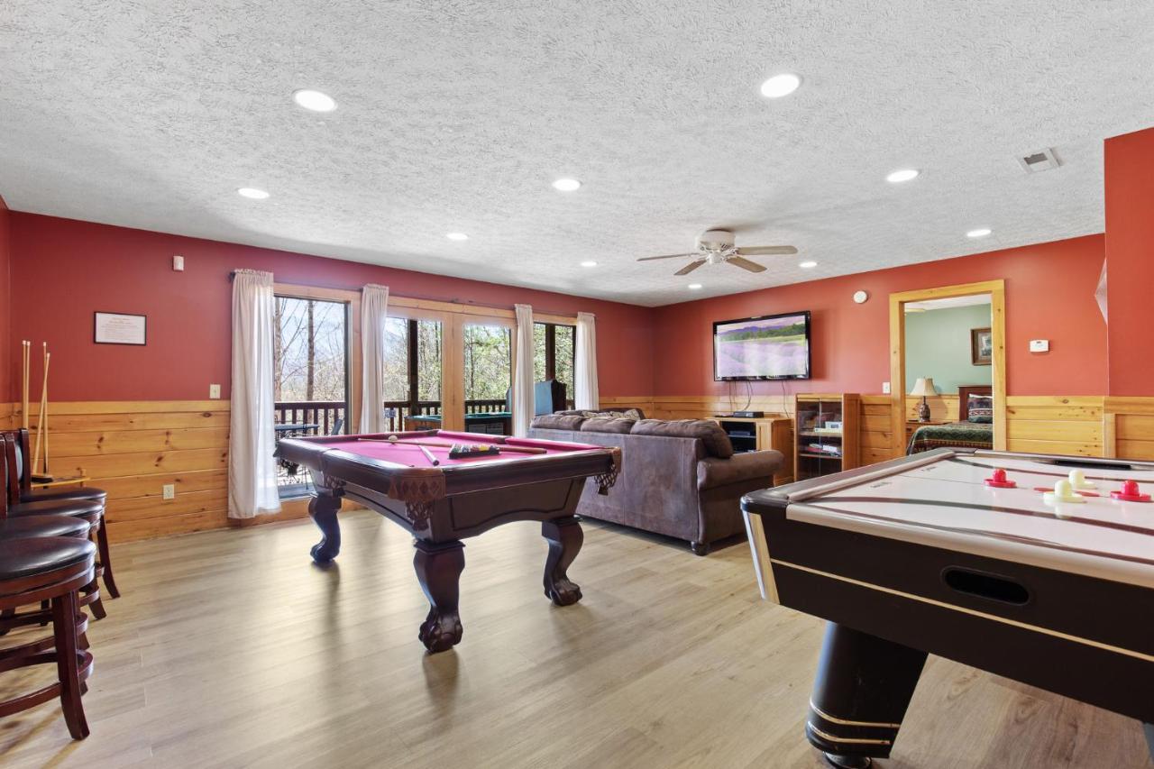 Above The Clouds, 4 Bedrooms, Pool Access, Private, Gaming, Sleeps 16 Gatlinburg Exterior foto