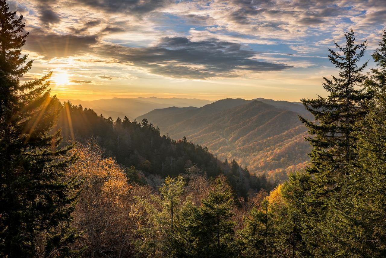 Above The Clouds, 4 Bedrooms, Pool Access, Private, Gaming, Sleeps 16 Gatlinburg Exterior foto