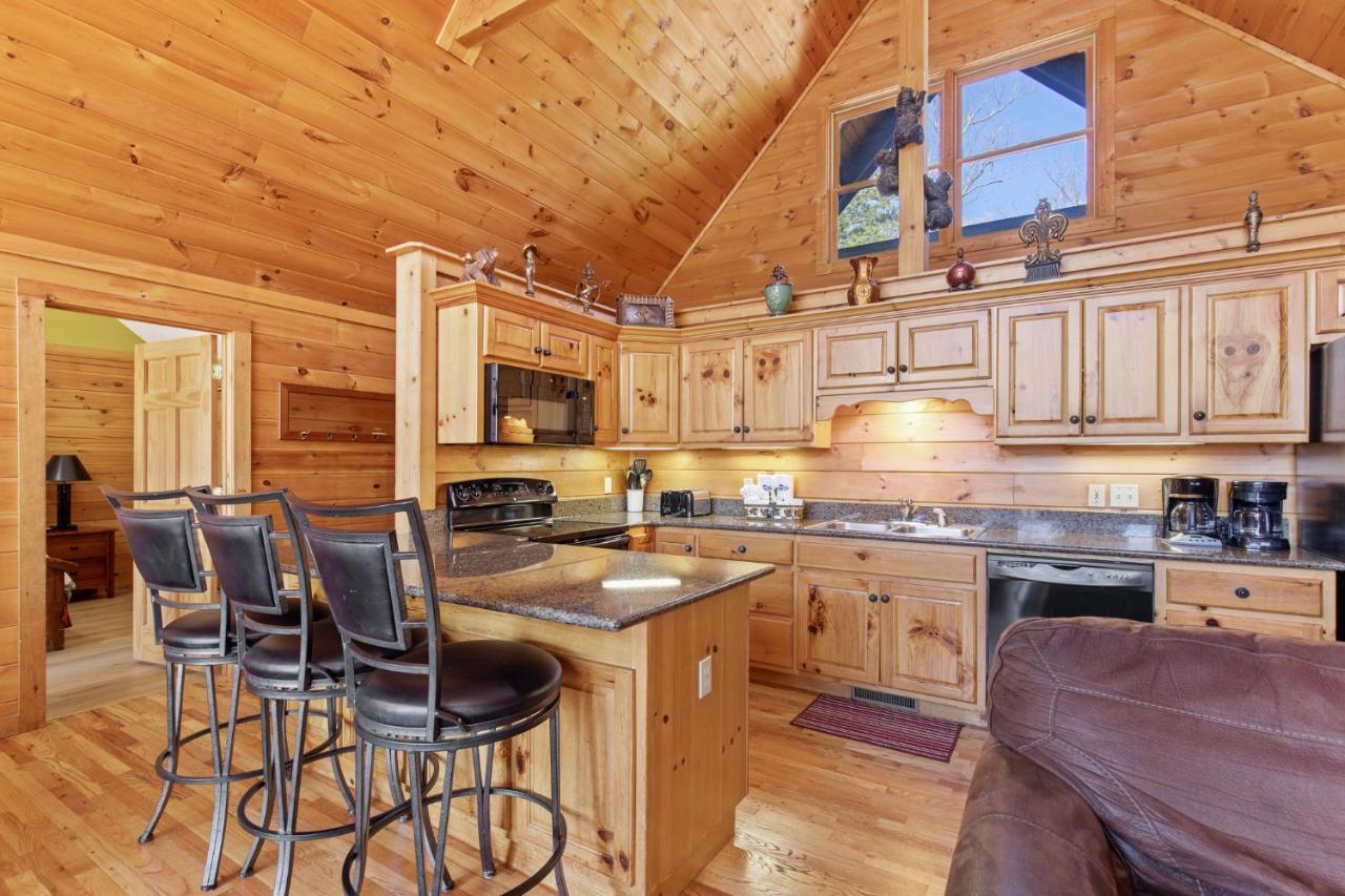 Above The Clouds, 4 Bedrooms, Pool Access, Private, Gaming, Sleeps 16 Gatlinburg Exterior foto