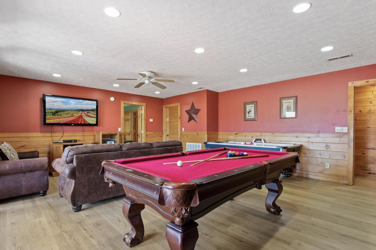 Above The Clouds, 4 Bedrooms, Pool Access, Private, Gaming, Sleeps 16 Gatlinburg Exterior foto